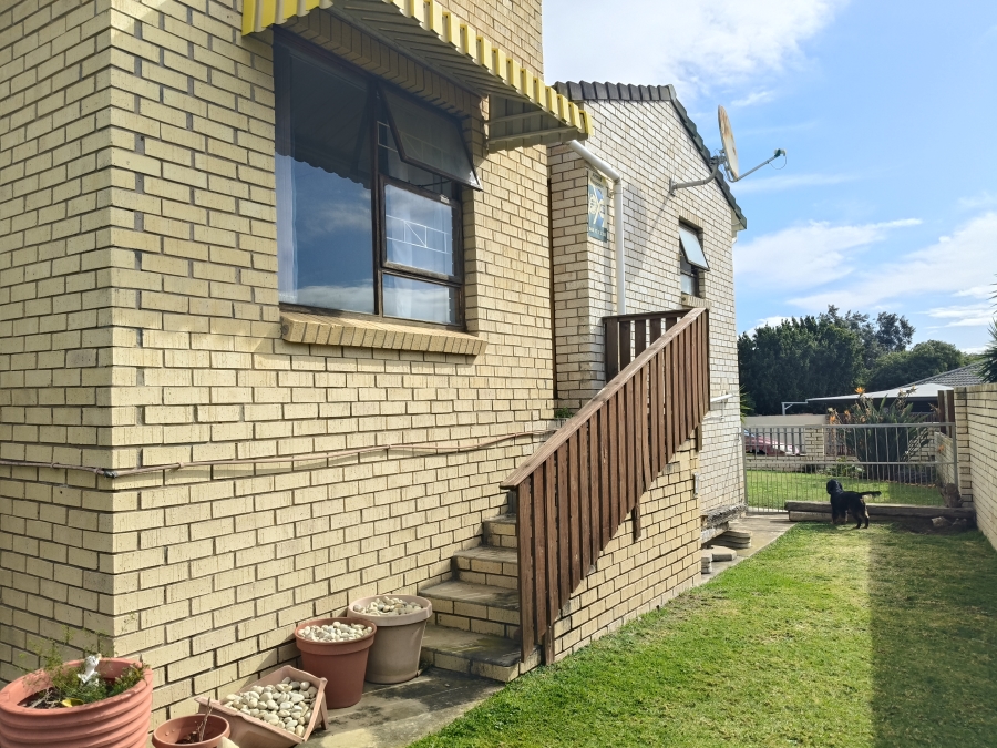 3 Bedroom Property for Sale in Wavecrest Eastern Cape